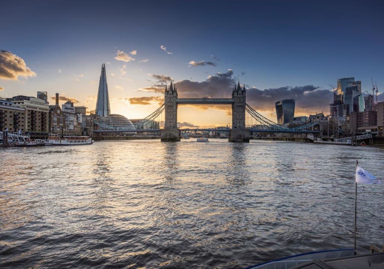 London Evening Cruise with Canapés and Music - image 5